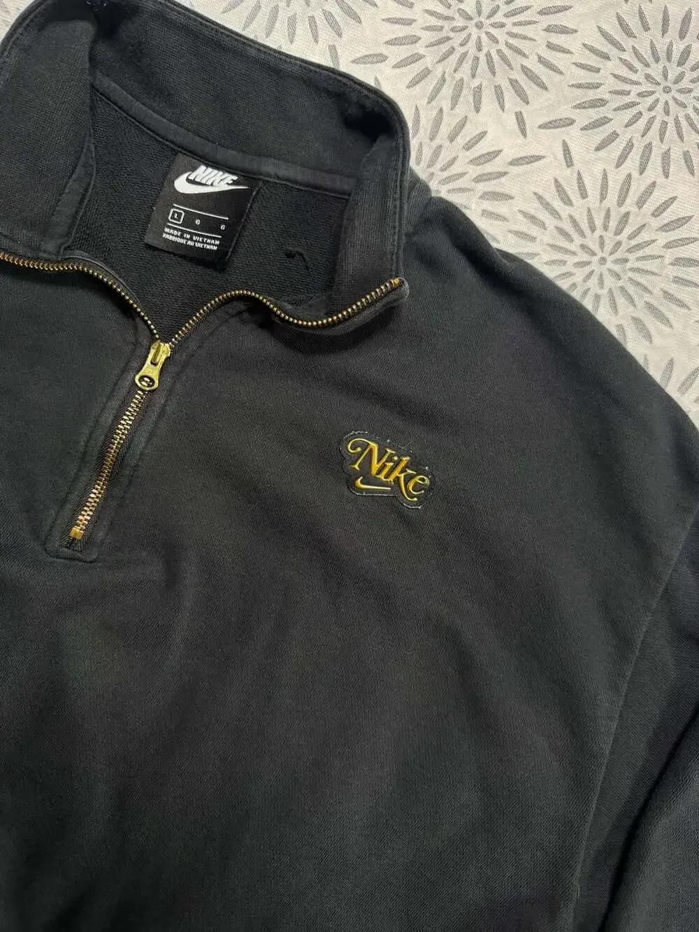 Nike Women's L Black and Gold 1/4-Zip Cropped Sweatshirt DC5501-010